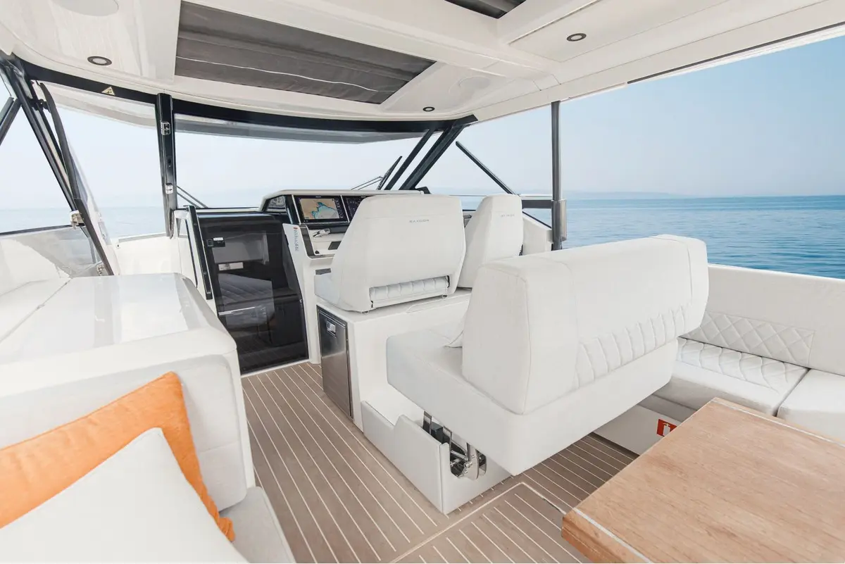 Saxdor 400 GTO, aft deck — Mallorca Yachst Hire, Mallorca. Swift days along Palma Bay's sunlit coves