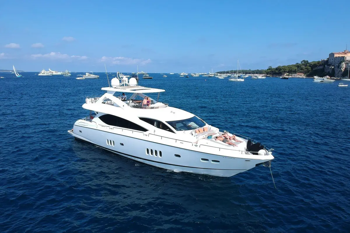 Sunseeker 88, exterior — Mallorca Yachst Hire, Mallorca. Sunset runs from Portals to Illetes, twelve aboard