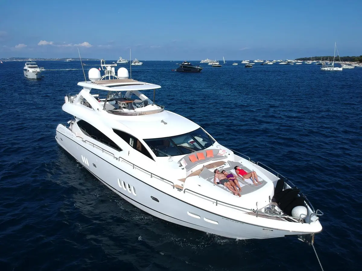Sunseeker 88, main deck — Mallorca Yachst Hire, Mallorca. Sunset runs from Portals to Illetes, twelve aboard