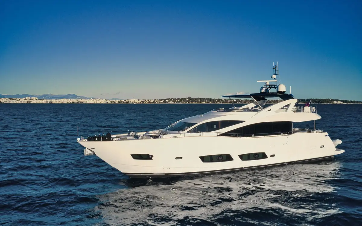 Sunseeker 90, main deck — Mallorca Yachst Hire, Mallorca. Twenty-eight metres of open deck toward Cap Formentor