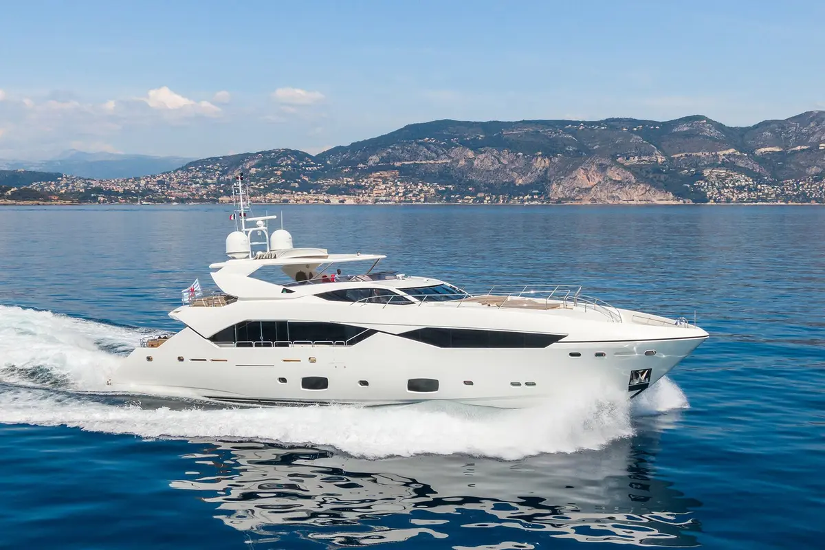Sunseeker 115, main deck — Mallorca Yachst Hire, Mallorca. Sunset runs from Portals to Illetes, wide open deck