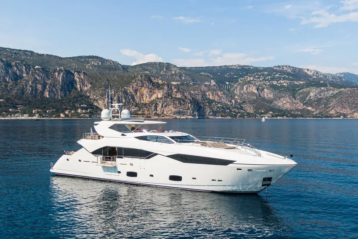 Sunseeker 115, aft deck — Mallorca Yachst Hire, Mallorca. Sunset runs from Portals to Illetes, wide open deck