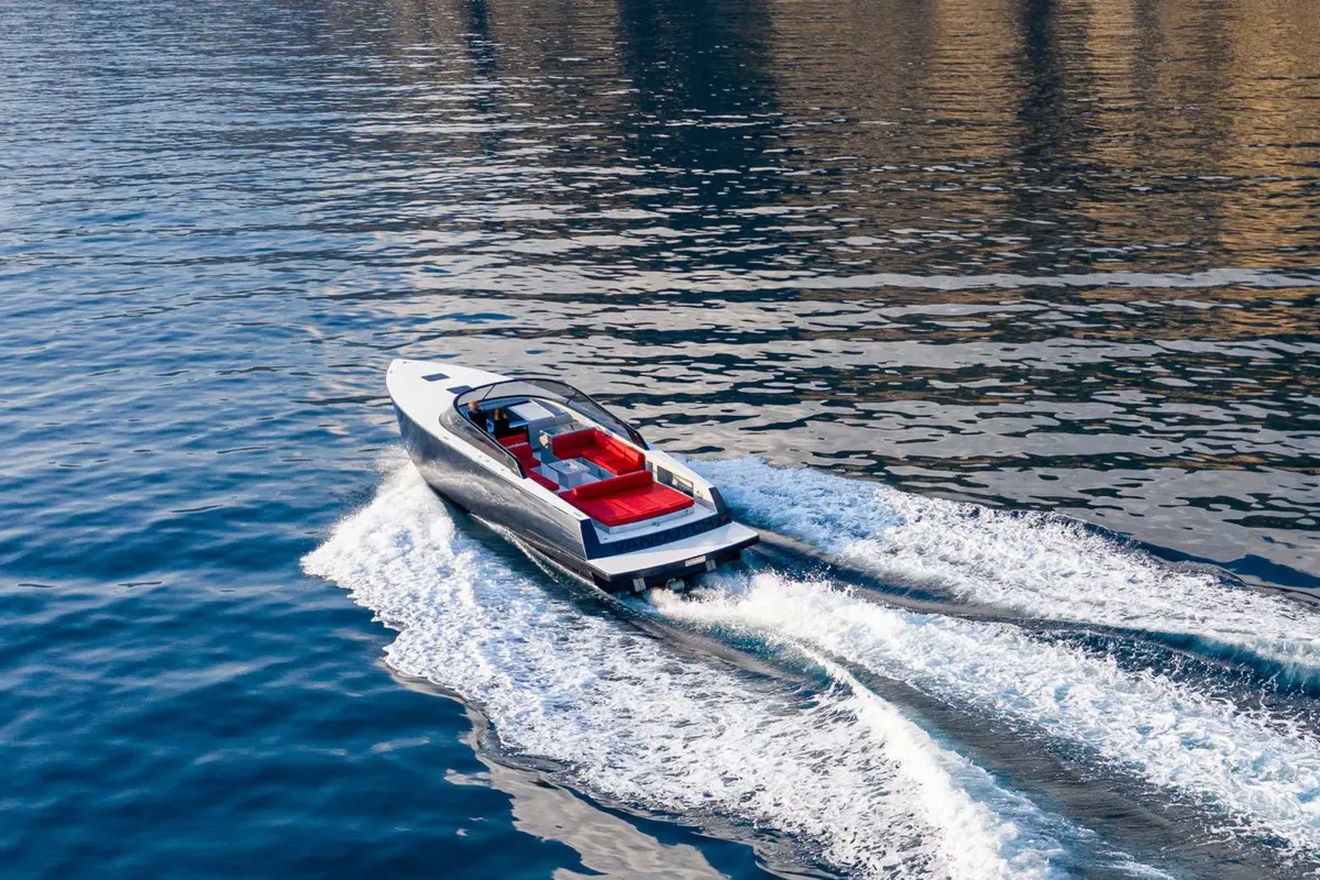 Vandutch 48, salon — Mallorca Yachst Hire, Mallorca. Sleek open decks for Bay of Palma sunset runs