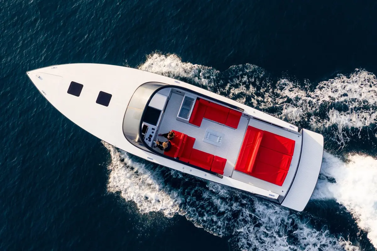 Vandutch 48, master cabin — Mallorca Yachst Hire, Mallorca. Sleek open decks for Bay of Palma sunset runs