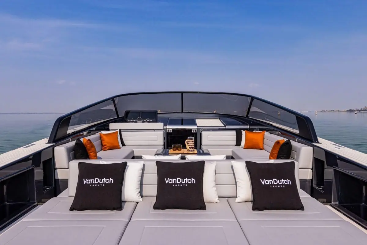 Vandutch 55, main deck — Mallorca Yachst Hire, Mallorca. Sleek days chasing Bay of Palma sunsets