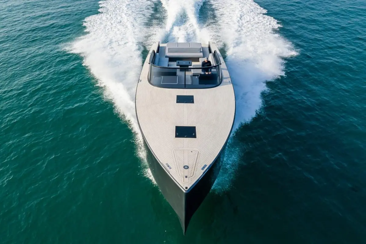 Vandutch 55, salon — Mallorca Yachst Hire, Mallorca. Sleek days chasing Bay of Palma sunsets