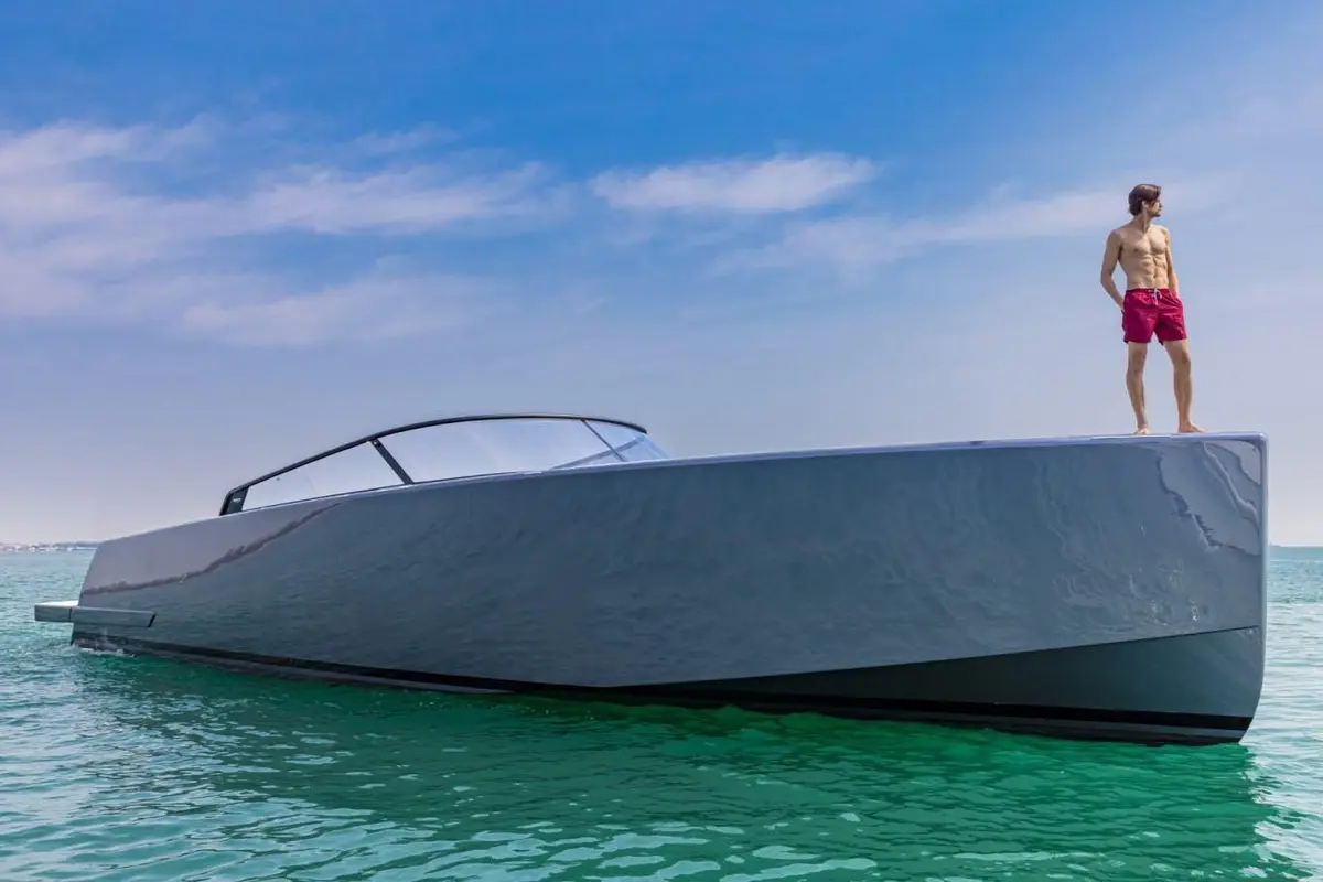 Vandutch 55, master cabin — Mallorca Yachst Hire, Mallorca. Sleek days chasing Bay of Palma sunsets