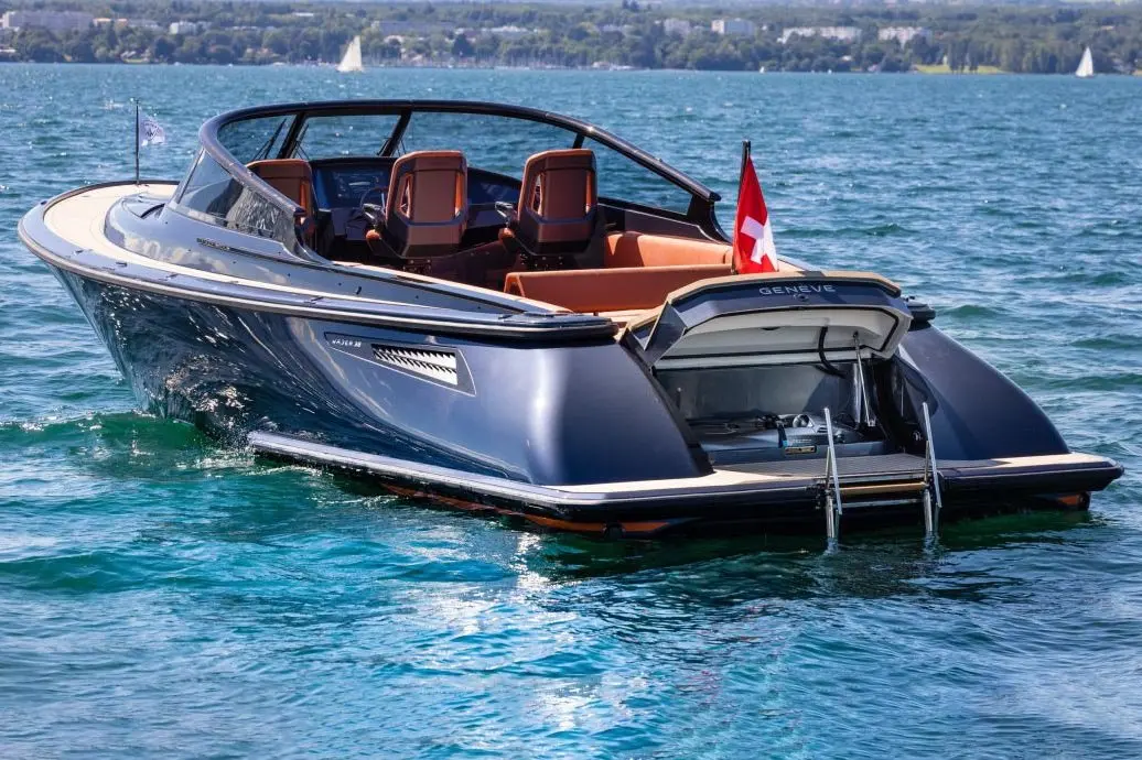 Wajer 38, aft deck — Mallorca Yachst Hire, Mallorca. Sleek day-boat runs from Portals to Illetes