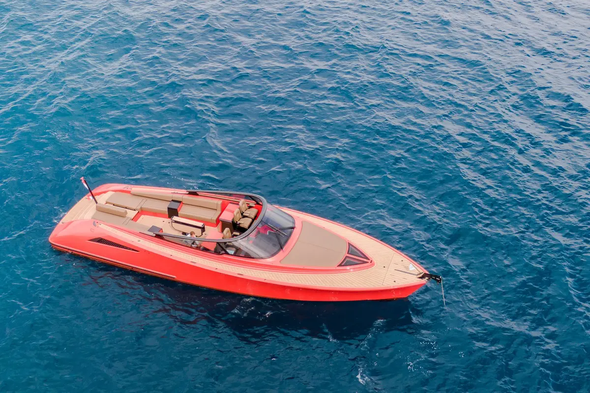 Wajer 55, master cabin — Mallorca Yachst Hire, Mallorca. Sleek day-boat runs to Illetes before sunset